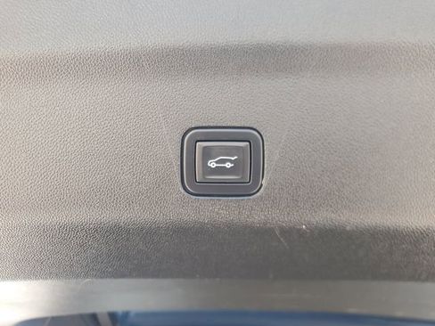 Used 2021 GMC Yukon XL SLT w/ SLT Premium Package AWD/4WD image 8