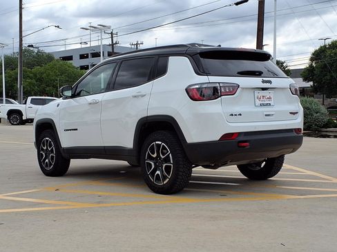 Used 2025 Jeep Compass Trailhawk AWD/4WD image 7