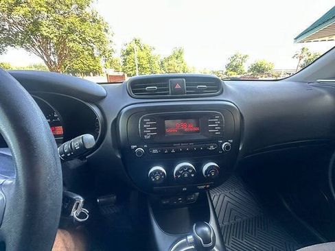 Used 2016 Kia Soul FWD image 17