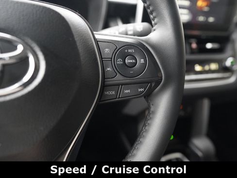 Used 2025 Toyota Corolla Cross XLE image 23