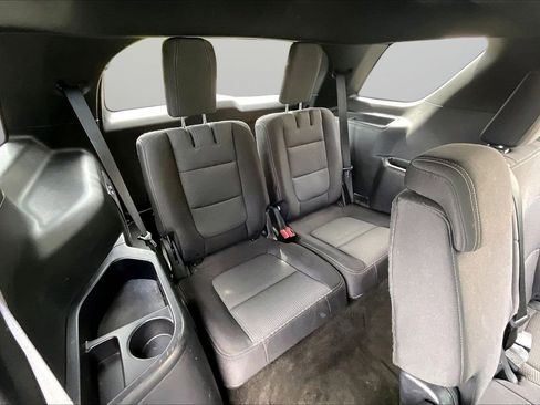 Used 2016 Ford Explorer XLT w/ Equipment Group 201A AWD/4WD image 26