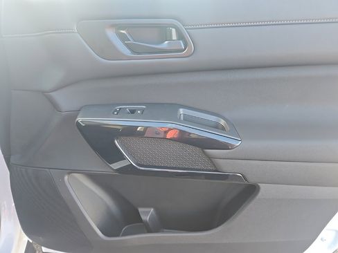 New 2025 Nissan Pathfinder SV w/ Black Appearance Package image 28