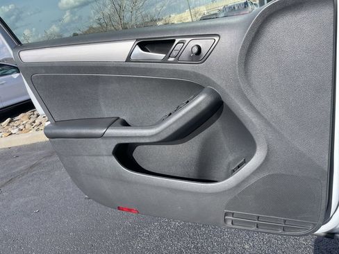 Used 2017 Volkswagen Jetta SE image 20