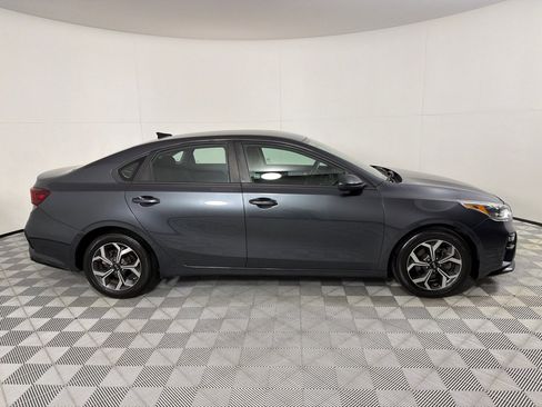 Used 2019 Kia Forte LXS FWD image 4