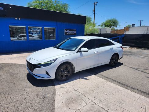 Used 2021 Hyundai Elantra SEL FWD image 2
