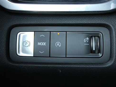 Used 2026 GMC Acadia Elevation w/ Elevation Premium Package FWD image 24