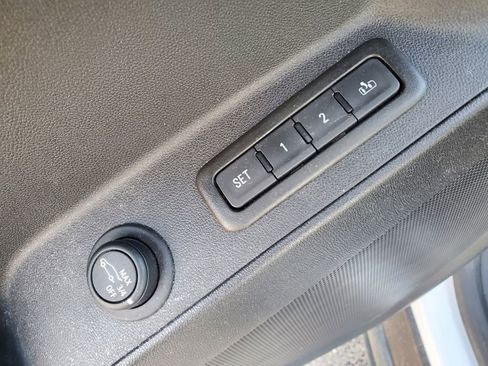 Used 2023 Chevrolet Equinox Premier image 11