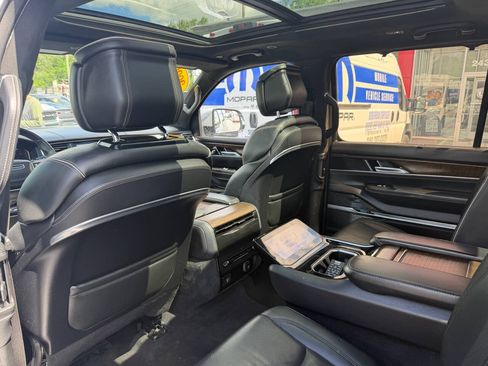 Used 2022 Jeep Grand Wagoneer Series II AWD/4WD image 23
