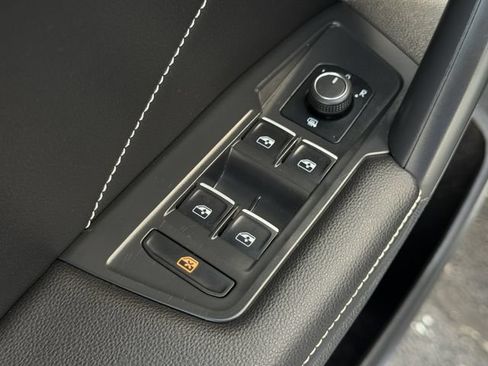 Used 2024 Volkswagen Tiguan SE R-Line FWD image 21