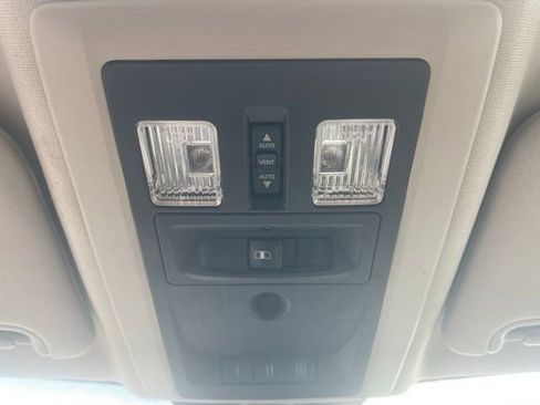 Used 2014 RAM 2500 Laramie w/ Convenience Group image 23