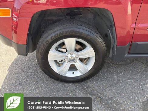 Used 2014 Jeep Patriot Latitude AWD/4WD image 9