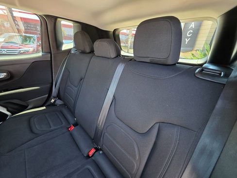 Used 2018 Jeep Renegade Latitude image 25