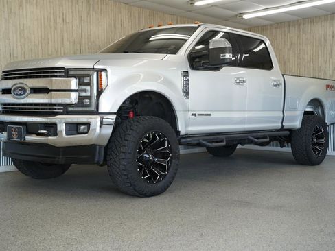 Used 2017 Ford F250 Lariat w/ Lariat Ultimate Package image 4