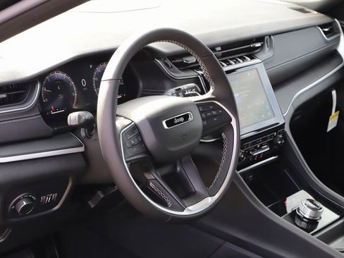 New 2025 Jeep Grand Cherokee L Laredo image 10