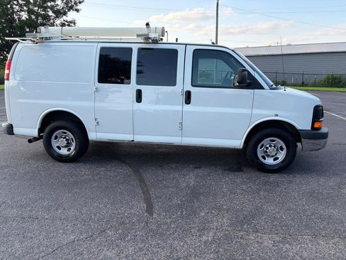 Used 2014 Chevrolet Express 2500 RWD image 4