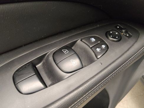 Used 2019 Nissan Pathfinder SV FWD image 27