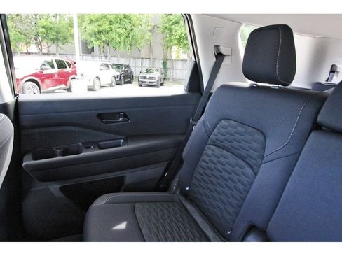 New 2026 Nissan Pathfinder SV w/ SV Premium Package FWD image 9