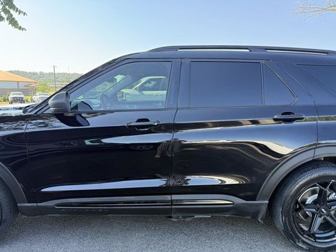 Used 2021 Ford Explorer XLT w/ Equipment Group 202A RWD image 40