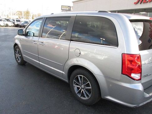Used 2017 Dodge Grand Caravan SXT FWD image 39