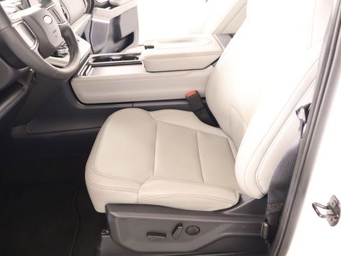 Used 2025 Ford Expedition Active AWD/4WD image 14
