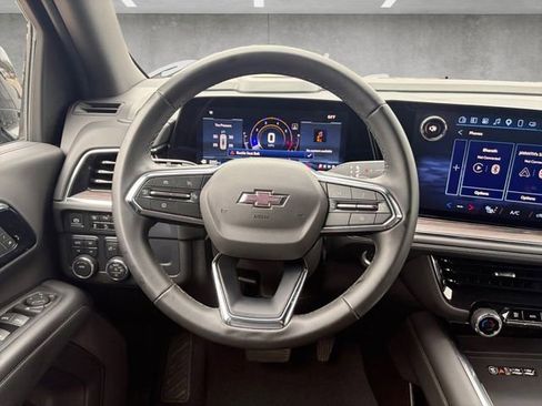 Certified 2025 Chevrolet Suburban Z71 AWD/4WD image 16