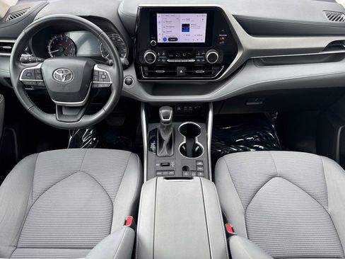 Certified 2024 Toyota Highlander LE image 17