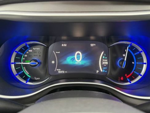 Used 2024 Chrysler Pacifica Select image 17