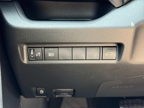 Used 2022 Toyota RAV4 XSE AWD/4WD image 19