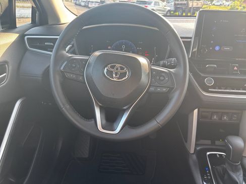 Used 2025 Toyota Corolla Cross XLE AWD/4WD image 15