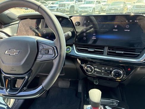 Used 2024 Chevrolet Trax RS w/ Sunroof Package image 9