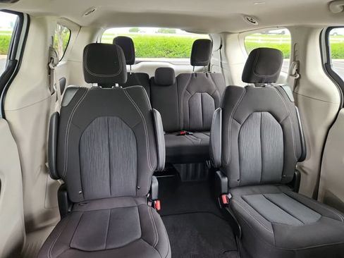Used 2022 Chrysler Voyager LX FWD image 29