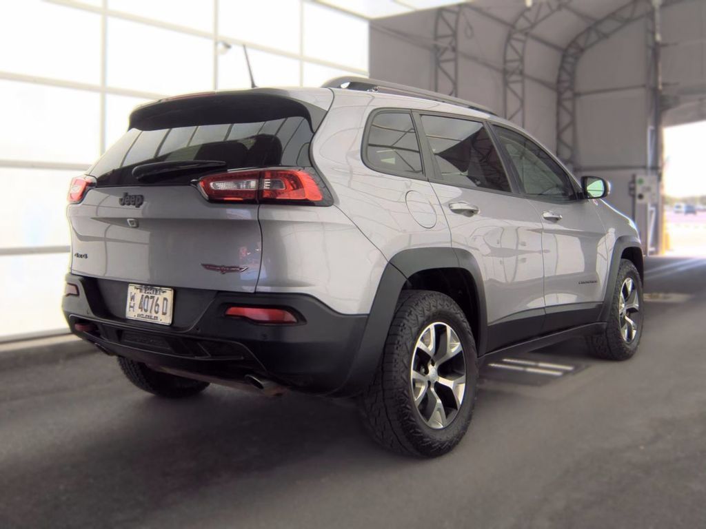 Used 2018 Jeep Cherokee Trailhawk w/ Quick Order Package 27L AWD/4WD image 3