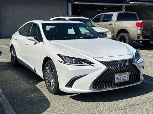 Used 2021 Lexus ES 300h w/ Premium Package FWD image 2