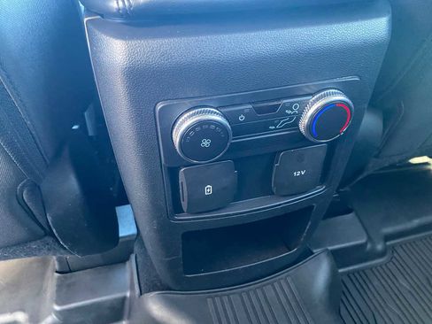 Used 2021 Ford Explorer XLT AWD/4WD image 31