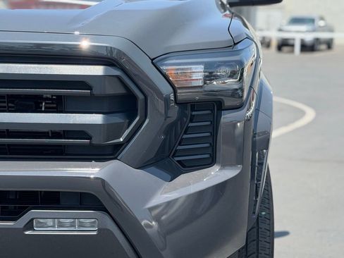 Certified 2025 Toyota Tacoma SR5 AWD/4WD image 13