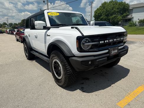 Used 2023 Ford Bronco Outer Banks w/ Sasquatch Package AWD/4WD image 3