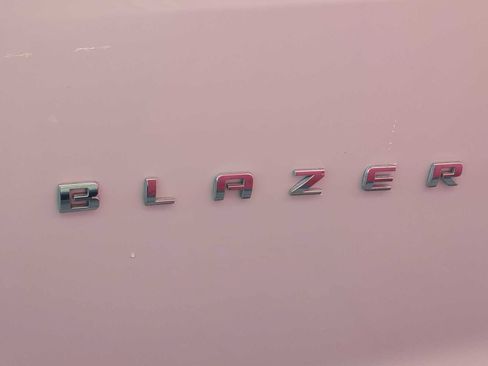 Used 2025 Chevrolet Blazer LT FWD image 9