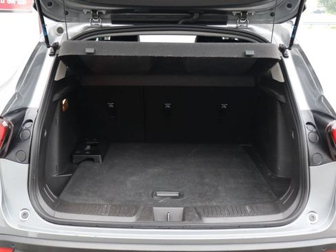 Used 2025 Chevrolet Trax LT w/ Driver Confidence Package FWD image 4