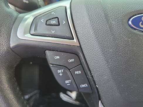 Used 2017 Ford Fusion SE w/ Equipment Group 201A FWD image 22