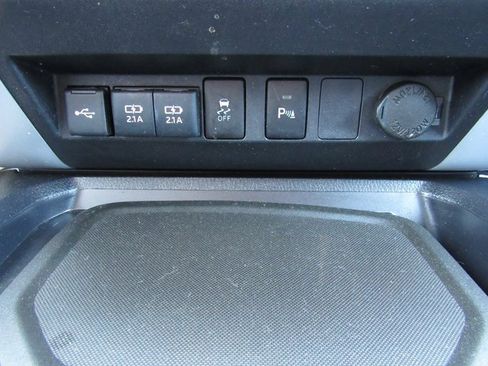 Used 2021 Toyota Tundra SR5 w/ Trail Edition image 19