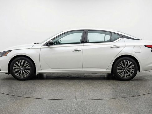 Used 2025 Nissan Altima 2.5 SV FWD image 5