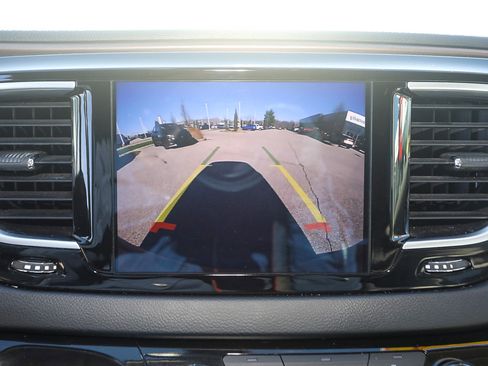 Used 2019 Chrysler Pacifica Touring-L Plus image 17