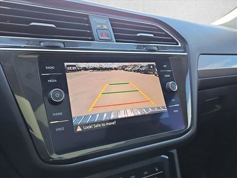 Used 2022 Volkswagen Tiguan SE AWD/4WD image 14