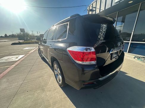 Used 2013 Toyota Highlander Limited image 3