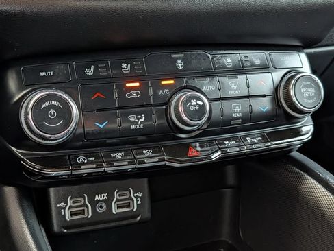Used 2024 Dodge Durango GT AWD/4WD image 17