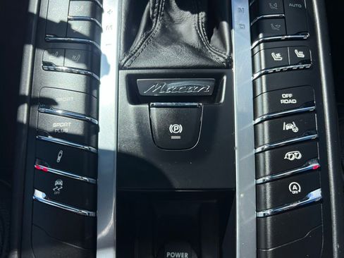 Used 2017 Porsche Macan Turbo image 65