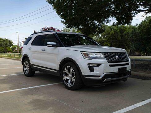 Used 2018 Ford Explorer Platinum AWD/4WD image 2