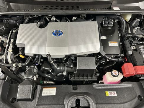 Used 2021 Toyota Prius LE image 11