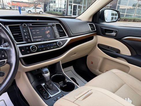 Used 2019 Toyota Highlander Limited image 49