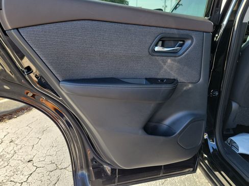 Certified 2023 Nissan Rogue SV FWD image 10
